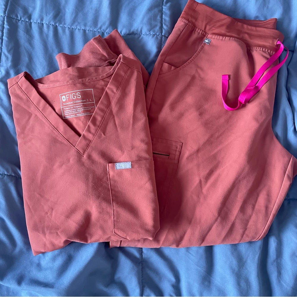 FIGS Terracotta scrub set